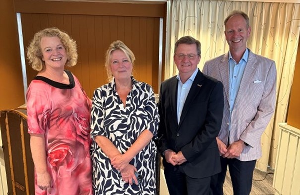 Image:Het Nederlandse Tweede Kamerlid Mariëtte Patijn, tweede van links, met Nautilus Assistant General Secretary Sascha Meijer, General Secretary Mark Dickinson en Chair of the Council Wilco van Hoboken. Bron: Nautilus International.