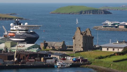 scalloway_shetlands_subsea_vessel_olympic_challenger_wikimedia_commons_IMG_9889_14375241123_web.jpg