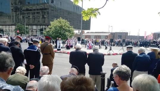Image:Wreath-laying at the Pierhead drumhead ceremony, which was twinned with one in Hull. Image: Nautilus International