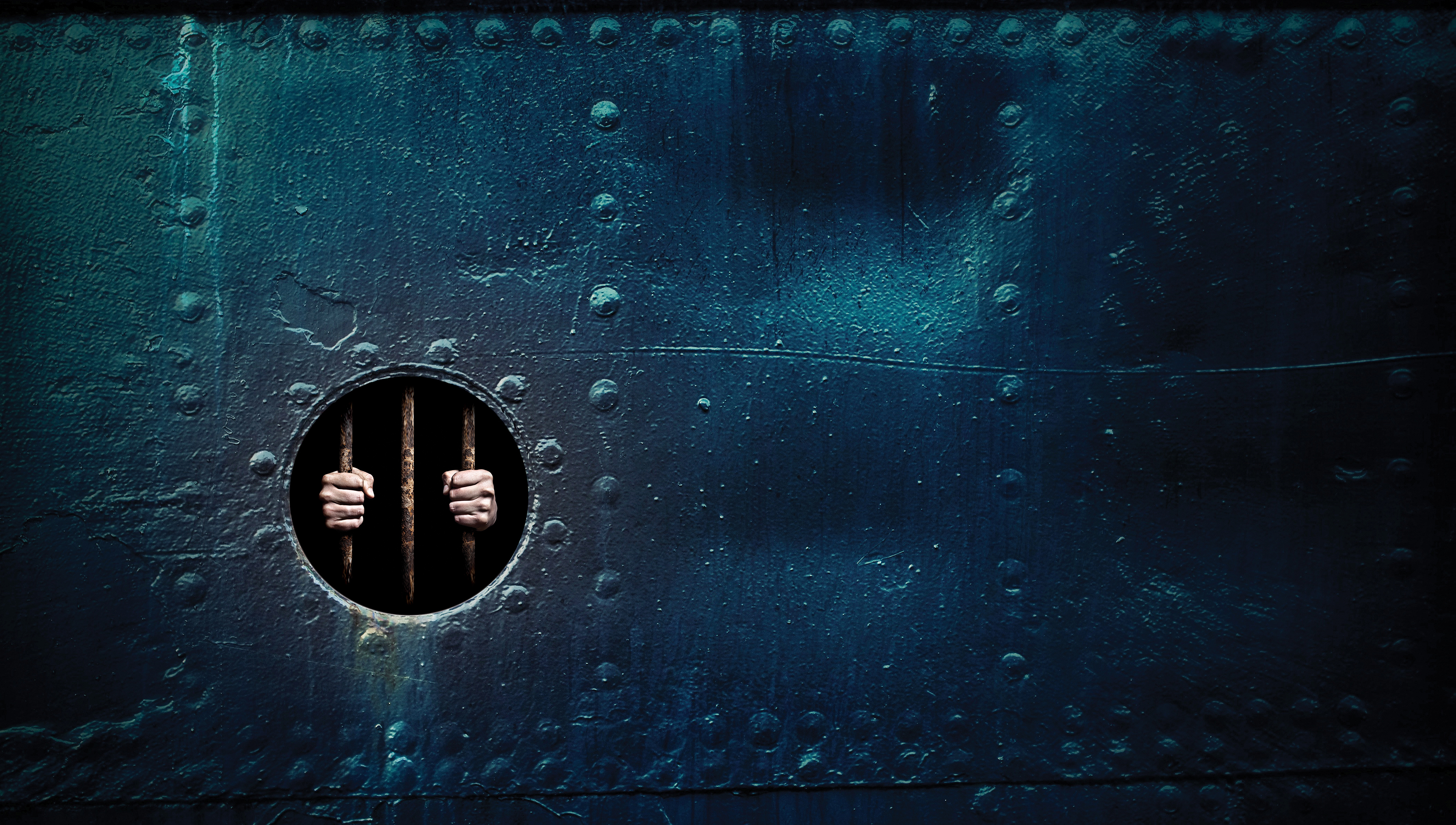 Image:Give  your views by taking part in the Nautilus survey on the issue of criminalisation and fair treatment.