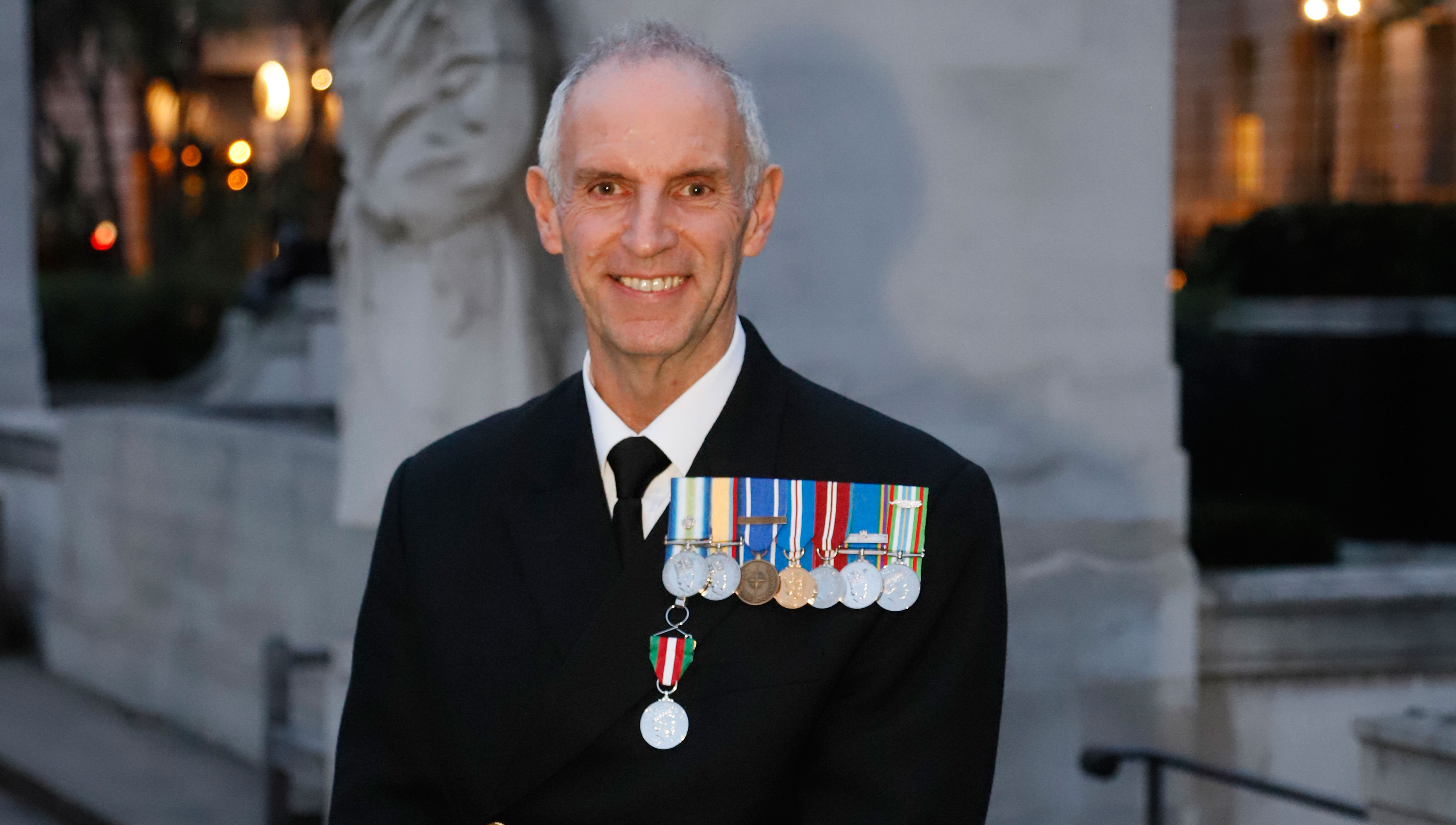 Image:Cdre Smith at the Merchant Navy Memorial at Tower Hill in London
