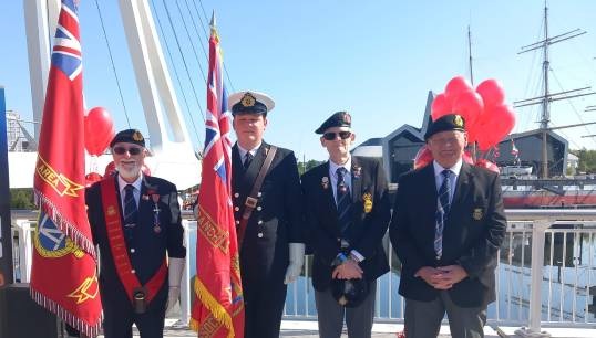 Image:Seafarer representatives at the unveiling of the plaque