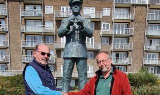 Image:Chris Hairsine and Tony Minns at the Dover Merchant Navy Memorial.