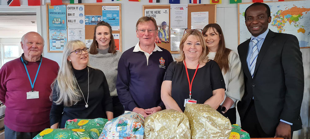 qvsr_christmas5_trinity_house_volunteers_web_insert.jpg