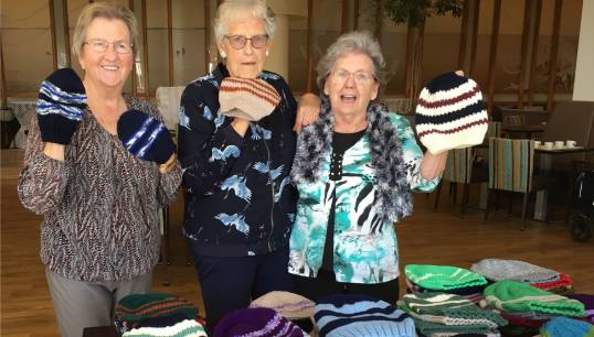 dutch_charity_pic_5_knitting_ladies_web.jpg