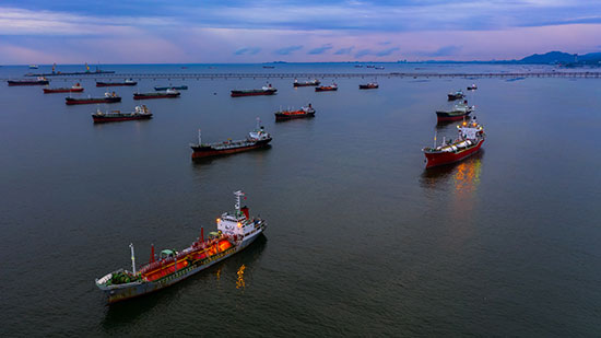 oil_tankers_shipping_traffic_queued_getty_images_web_insert.jpg