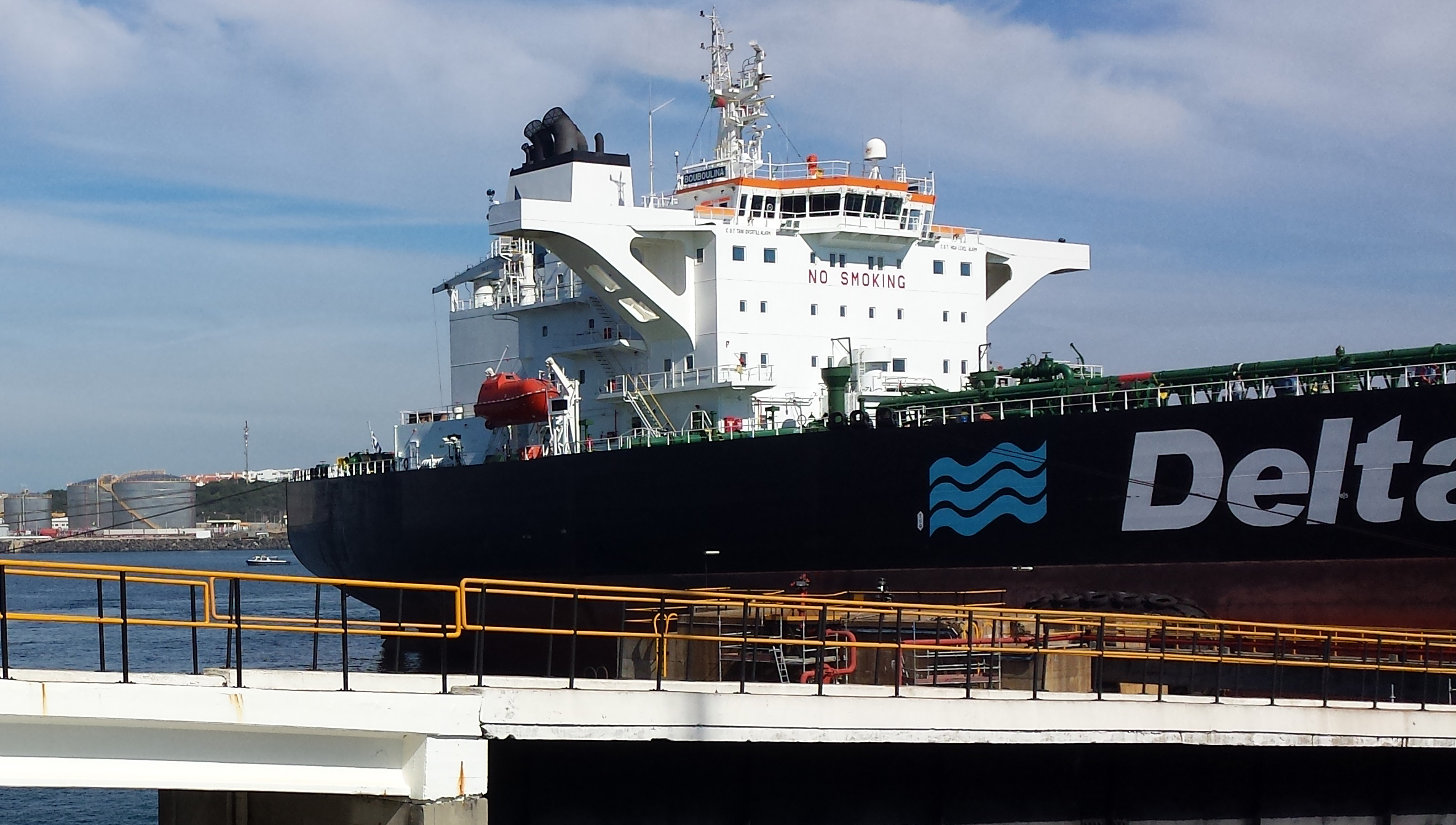 Image:Delta Tankers' Bouboulina is the suspected source of a massive oil spill which has stained Brazil's coast. Image: Wikimedia Commons.