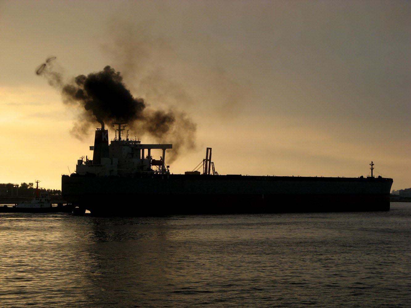 Image:Greenhouse gas emissions from shipping presently accounts for 2.2% of the world's total emissions.