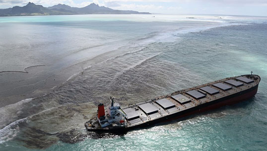 Image:Panamanian-registered, Japanese-owned bulk carrier MV Wakashio after it ran aground in Mauritius.  Image: Twitter, Mauritian writer Ariel Saramandi