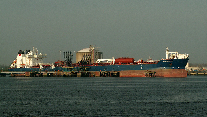 Image:Teekay is suspected of illegal export of waste, after its tanker, Navion Britannia, was sent to an Indian yard in 2018 for recycling. Image: Wikimedia Commons