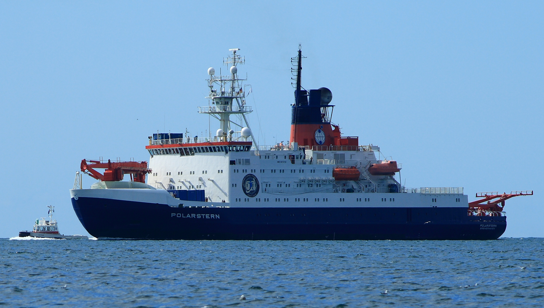 Image:RV Polarstern has set sail for the central Arctic, on a year-long research expedition through the ice. Image: Wikimedia Commons by Bruce McAdam