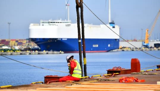 Image:'The vast majority of workers do not have the green skills they will need in future – and unions will have a key role in changing this,' says the ITF. Image: Danny Cornelissen