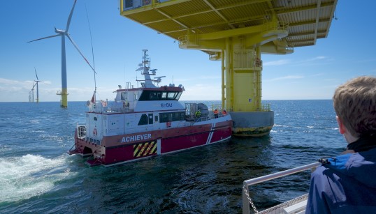 Image:Operations and maintenance vessels for offshore wind farms currently release 284 kt of CO2 equivalent each year. Image: Martin Doppelbauer / Wikimedia Commons