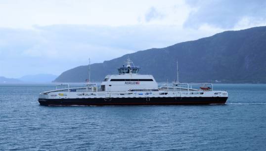electric_ferry_9683611_MF_Ampere_2015_credit_cavarnia_wikimedia_commons_web.jpg