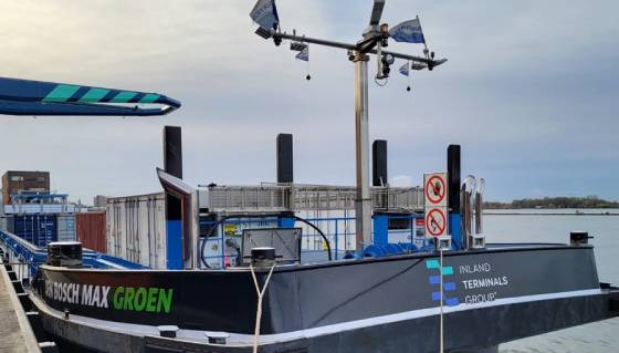 ZES_vessel_Den_Bosch_Max_Groen_with_two_ZESpacks _webinsert.jpg