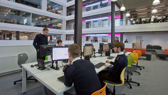 Image:Maritime students at the City of Glasgow Riverside Campus.