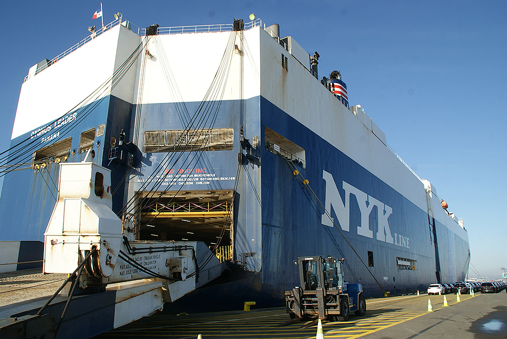 Title: car carrier Cygnus Leader Port of Zeebrugge