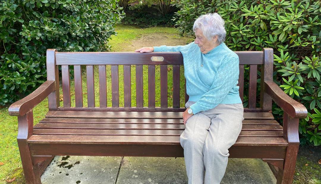vera_walker_franks_bench2_web_insert.jpg