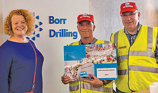 Image:Sascha Meijer with Nautilus members carrying out protest actions at Borr Drilling
