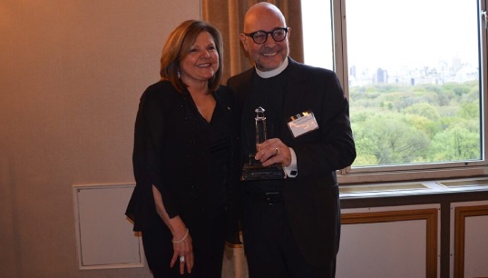 Image:MM&P official Randi Ciszewski being presented with her award. Image: MM&P