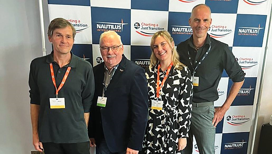 Image:Eine Bilder von unserem Team. Sie entstanden während der Nautilus Generalversammlung in Liverpool diesen Oktober 2023. Zusätzlich zum regulären Staff, Piet Dörflinger (ganz links), Alessandra Ramtour (zweite von rechts) sowie Holger Schatz (ganz rechts) ist auch Harald Ludwig zu sehen, der uns begleitete.  Foto: Nautilus International