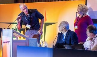 Image:Nautilus national secretary Holger Schatz addressing an organising cluster panel. 