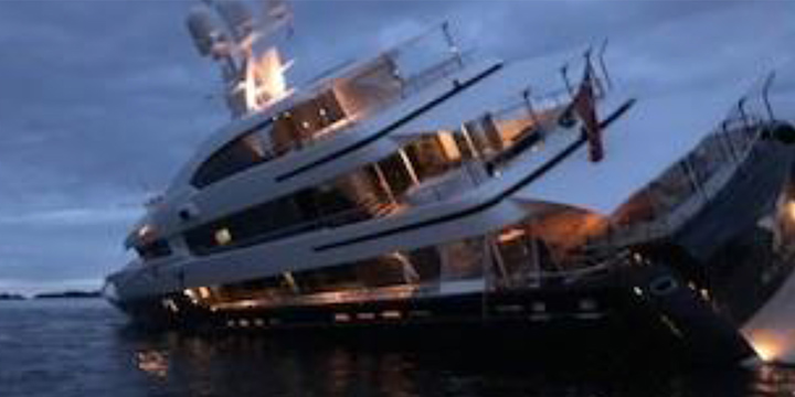 Image:The superyacht Ice Angel, which grounded in polar waters in 2018