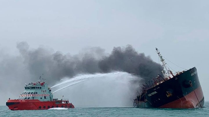 Image:Yantian Express on fire. Image: nigeriamaritime360.com