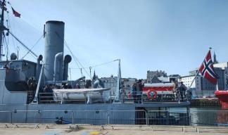 Image:The Hestmanden berthed in Aberdeen's North Harbour and was open to the public