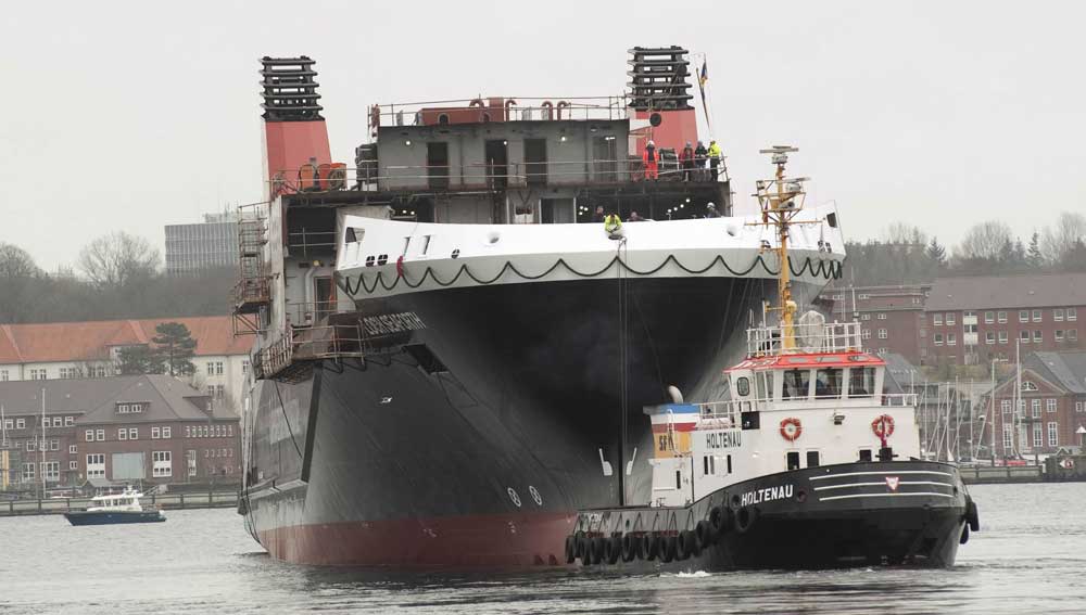 Image:CalMac ferry Loch Seaforth and tug.