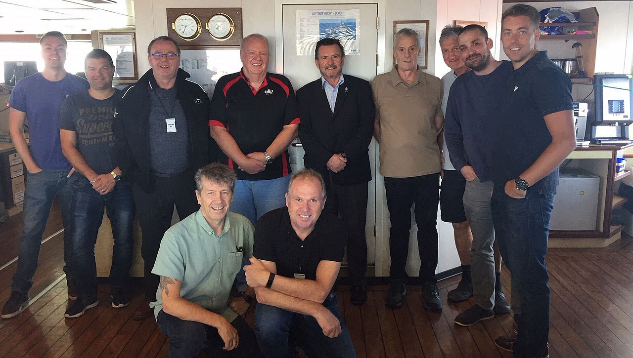 Image:A Nautilus meeting with DeepOcean crew.