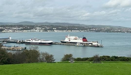 Image:Nautilus members have voted strongly in favour of a new agreement negotiated with the company, which will give them more time at home than originally offered. Image: Wikimedia Commons