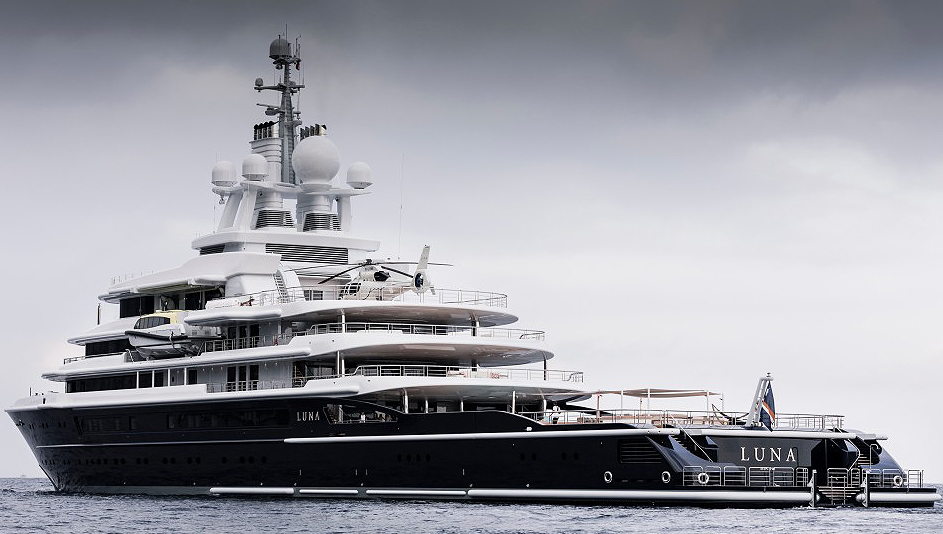 Image:The superyacht Luna