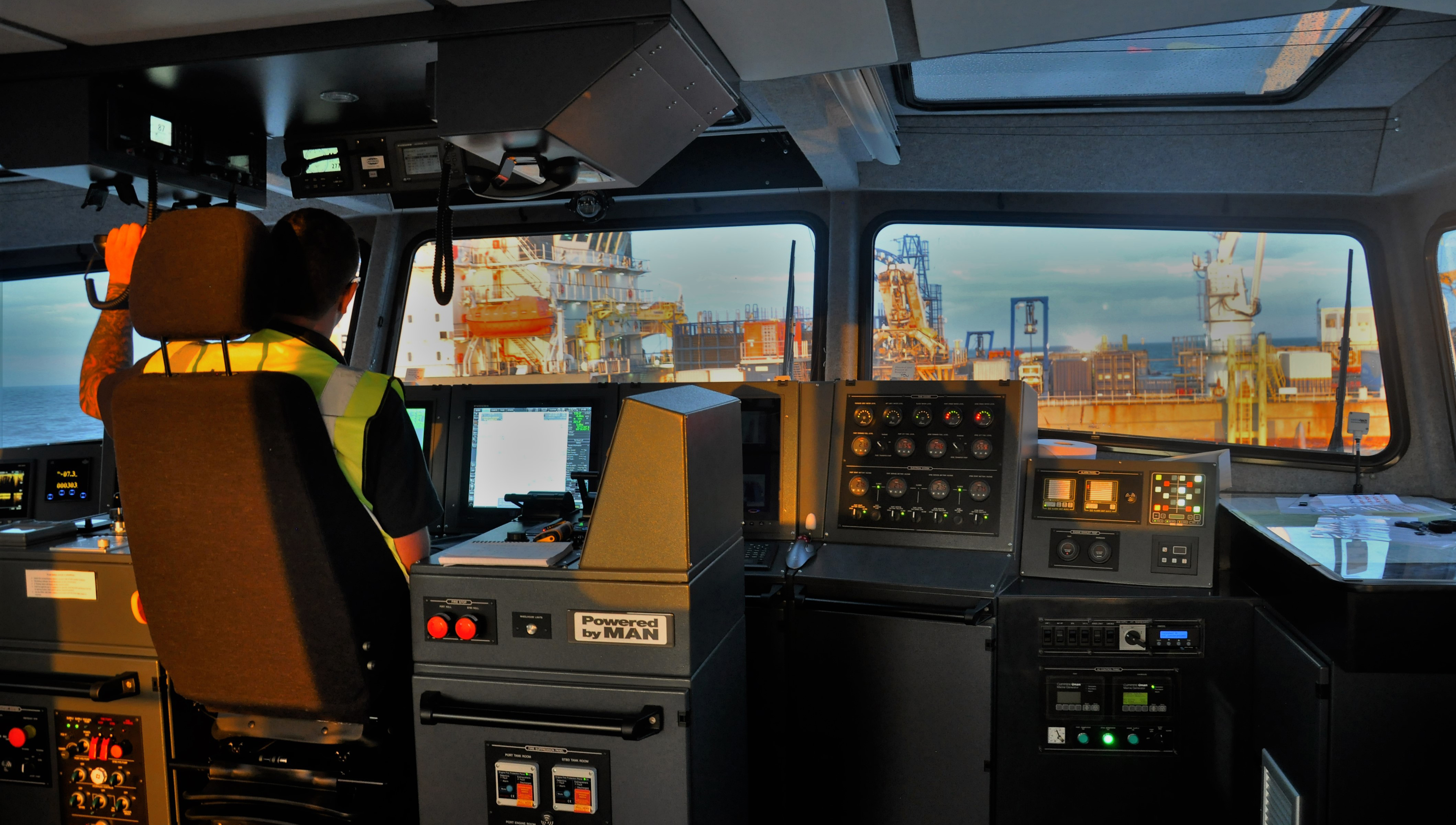 Image:Offshore work. Image: 2019 photocompetition member photo entry: Scott Elford.