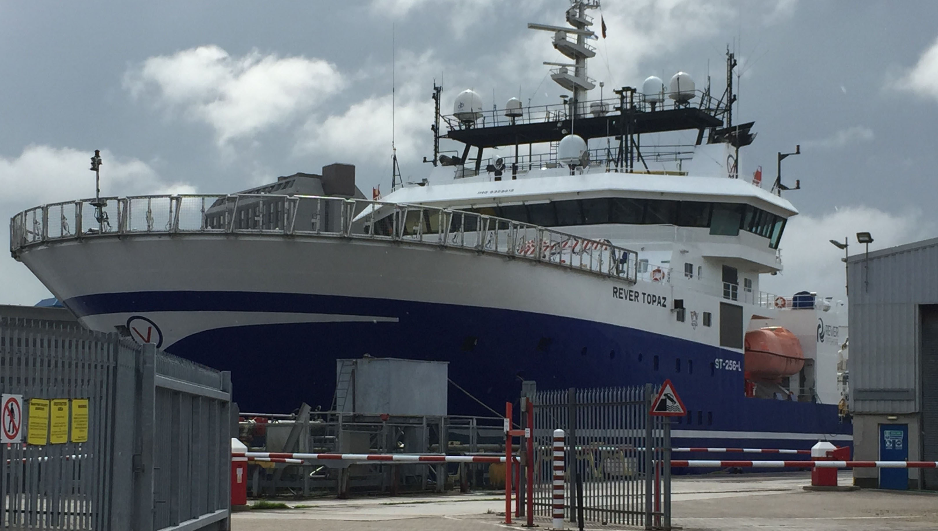 Image:Rever Topaz - multipurpose offshore vessel.