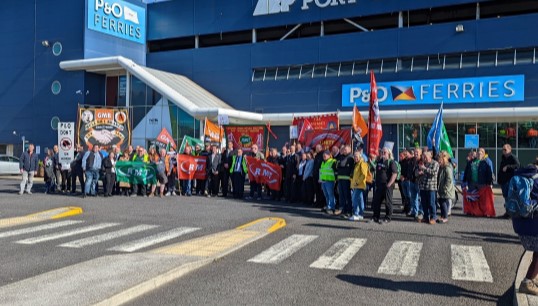 Image:Protestors gathered in Hull yesterday, as well as cities across the UK, to demand that the government put pressure on P&O Ferries to restore the jobs of the seafarers that it laid off without consultation or notice. Image: Nautilus International