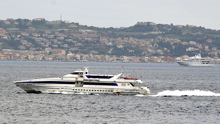 Image:Selinunte Jet, one of Blu Jet's ferries, crossing the Strait of Messina. Image: Wikimedia Commons - Dennis Jarvis