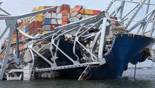 Image:Investigators are working to establish the cause of the collision, which caused the collapse of the bridge. Image: Wikimedia Commons