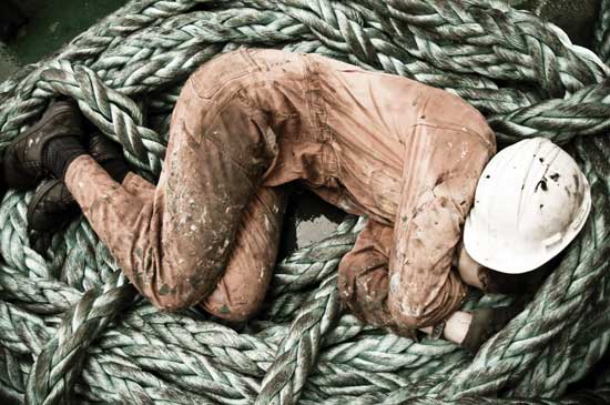 fatigue_wmu_seafarer_sleeping_on_ropes_getty_images_108270604_web_insert.jpg