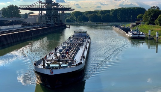 Image:Nautilus supports the ban partly because it will reduce the exposure of those living near where the ships pass to harmful substances, but especially because it will protect crew onboard. Image: Nautilus International