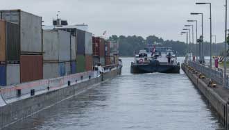 Image:Lock closures at  night on the upper Rhine have been agreed. Image: CCNR
