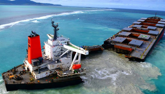 Image:The MV Wakashio splits in two. The Panamanian-registered, Japanese-owned bulk carrier ran aground off the coast of Mauritius on Saturday 25 July 2020. Image: Twitter, 
Guillaume Gouges, journalist.