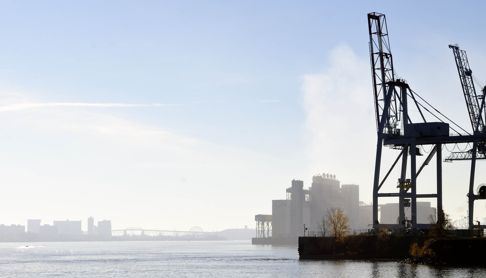 Image:Port of Montreal: global union federation called on on Transport Canada and the port to ensure that lashing is done by qualified dockers. 