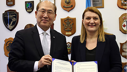 Image:WISTA International  president Despina Theodosiou and IMO secretary general Kitack Lim at the MOU signing ceremony