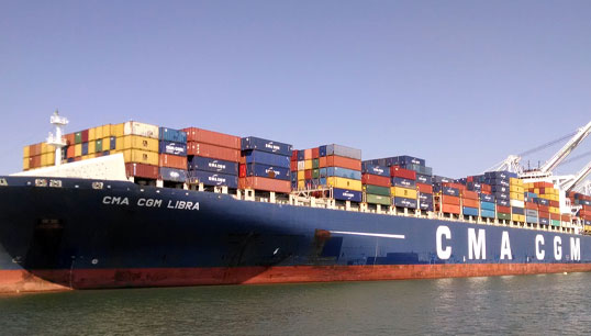 Image:Container ship CMA CGM Libra in the port of Oakland 2014. Source: Wikimedia Commons/Rolf H