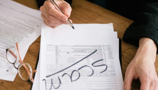 Image:Each year the ITF receives hundreds of reports about scams targeting seafarers. Image: Pexels