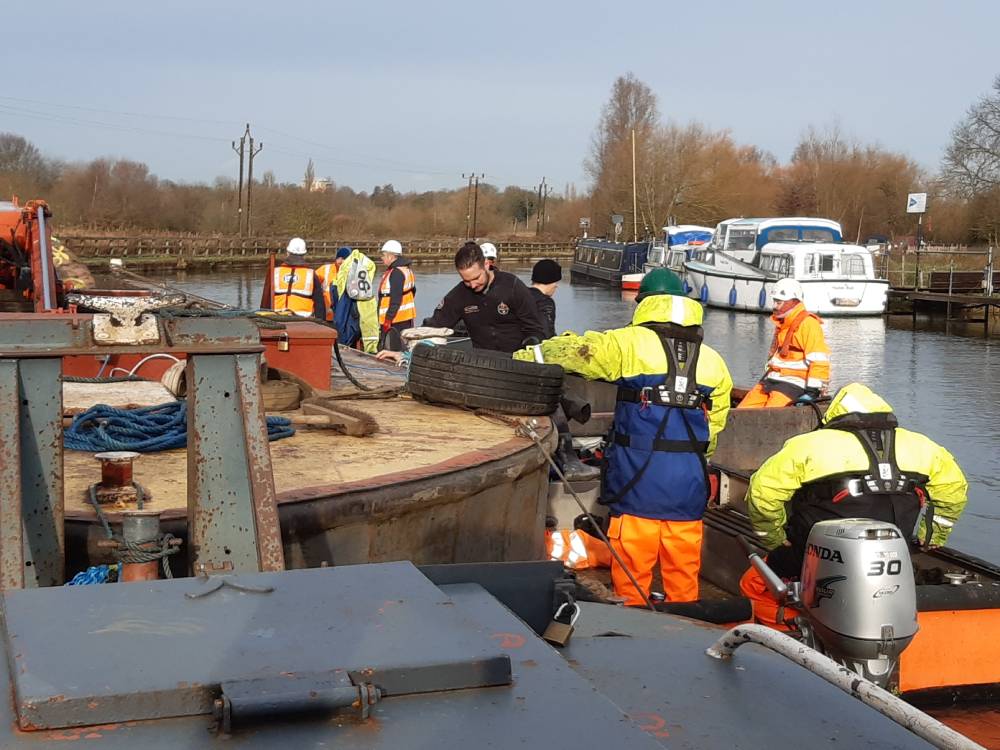 optic_fibre_retrieval_river_lee_rory_maclean_inland_waterways_20191216_112603_webinsert.jpg