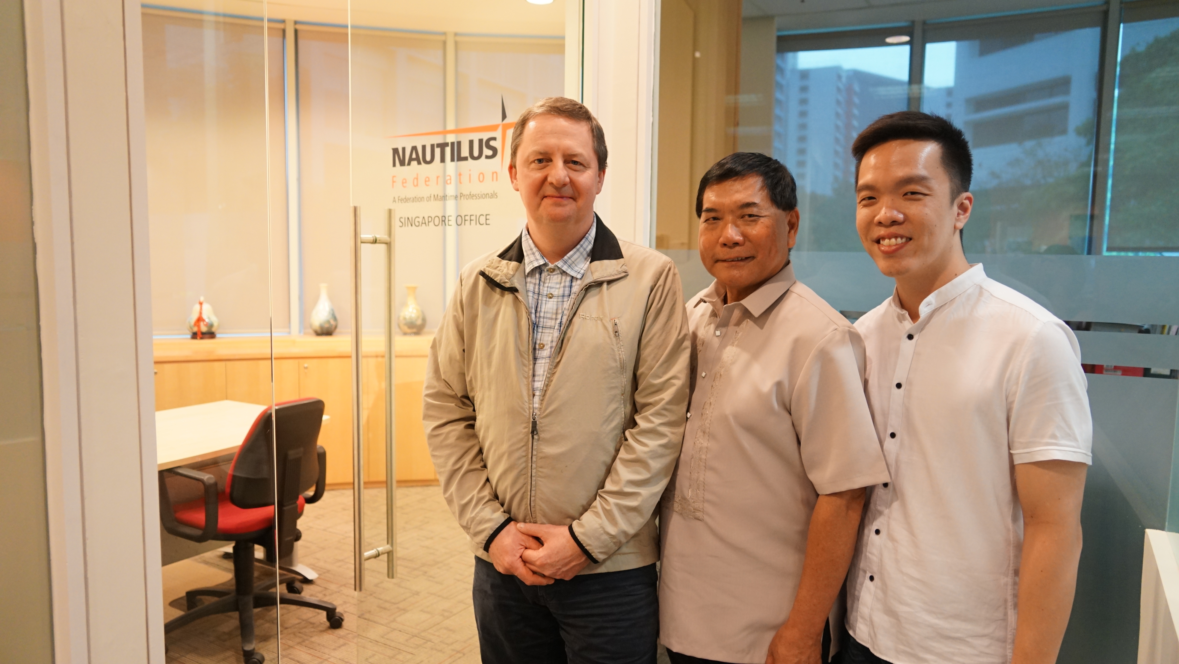 Image:Nautilus general secretary Mark Dickinson is pictured with Singapore Maritime Officers
Union (SMOU) president Captain Robin Foo and industrial relations assistant manager Alvin Cheong following the opening of the new office in Singapore.
