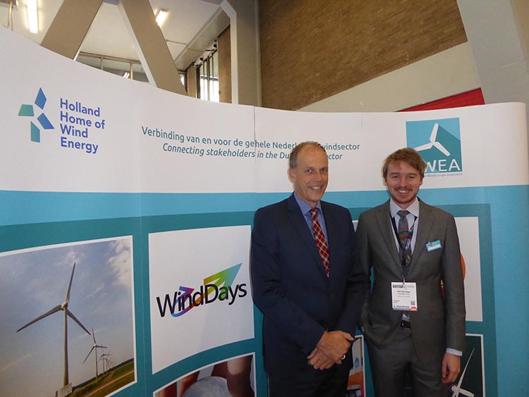Image:NWEA voorzitter Hans Timmers (links) en communicatieman Erik van Diest voor de NWEA stand.