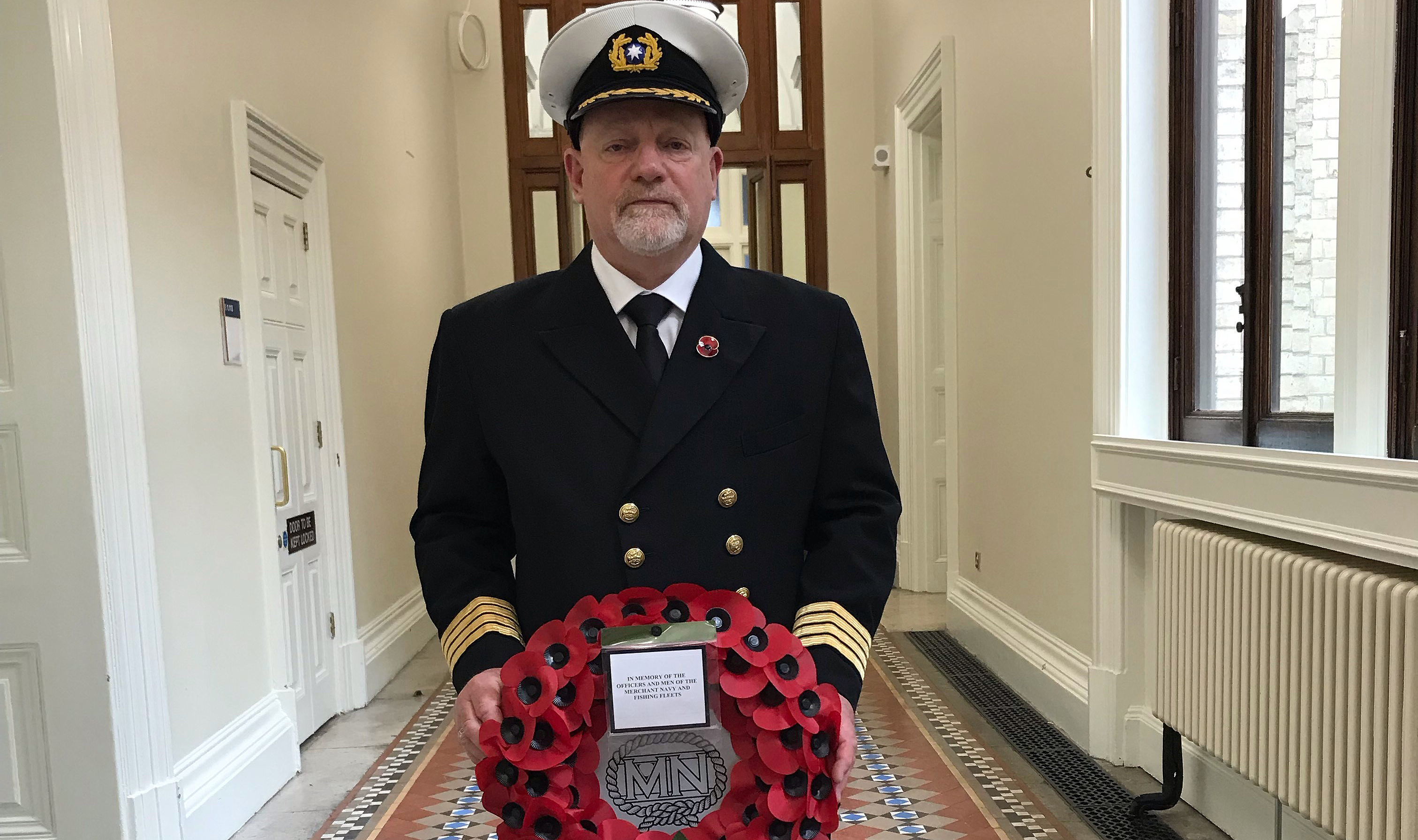 Image:Nautilus member Captain David Johnstone with the Cenotaph wreath.